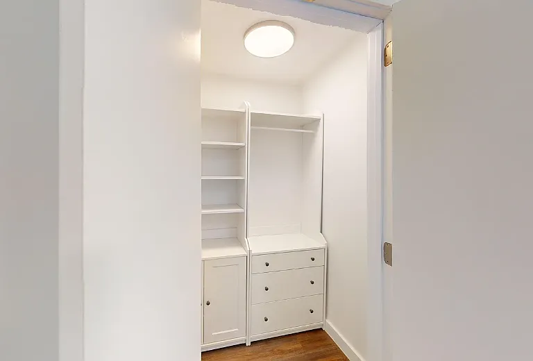 253 E Broadway #1G — Photo 11