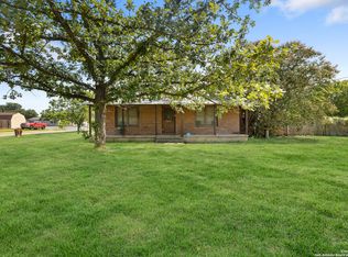 918 E Brazos St, Pearsall, TX 78061