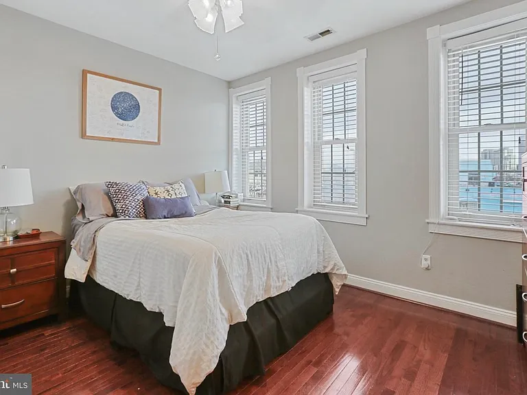 675 E Clement St — Photo 15