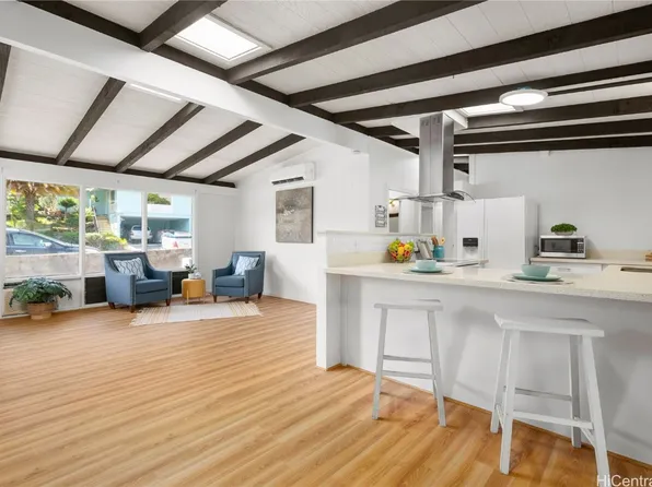 909 Aipo St, Honolulu, HI 96825