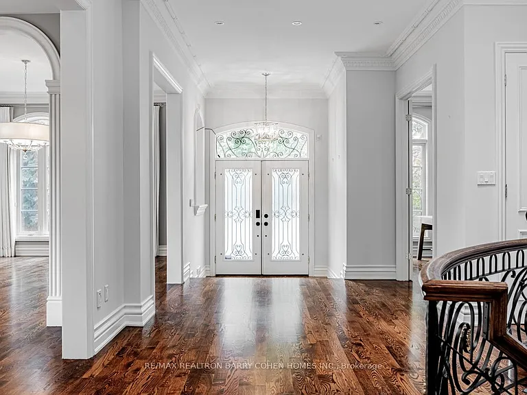 8 York Rd — Photo 4