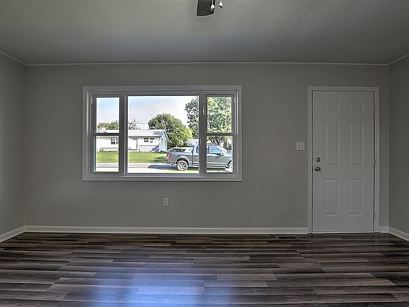 5th image of 2021 Fairlawn Dr