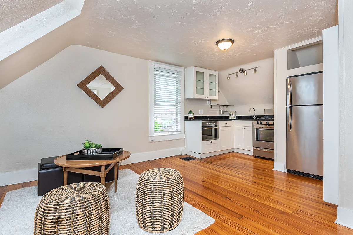Building Photo - 1638 N Franklin St #5