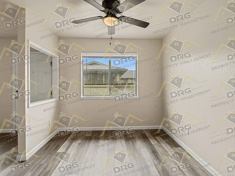 1229 W Roseburg Ave — Photo 9