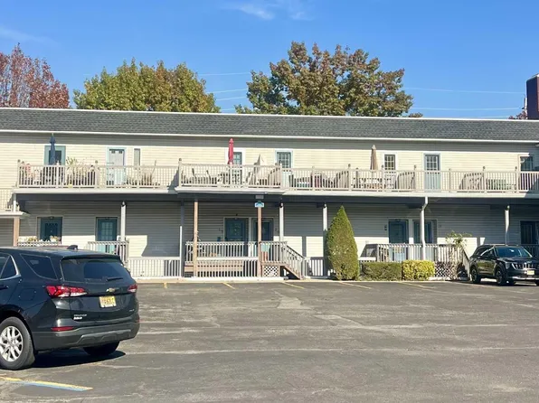 40 Willow Wood Sq #40, East Rutherford, NJ 07073