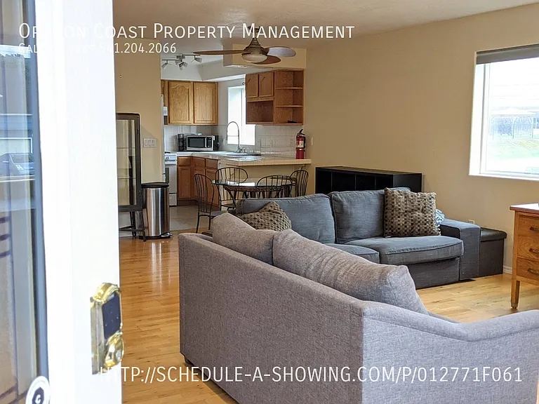 912 SW Bay View Ln — Photo 3