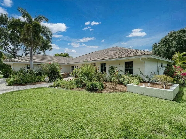 2908 Banyan Boulevard Cir NW — Photo 4