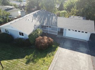 945 Crest Dr, Central Pt, OR