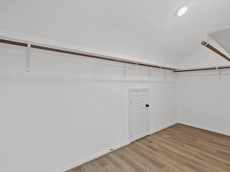401 Paradise Dr — Photo 28