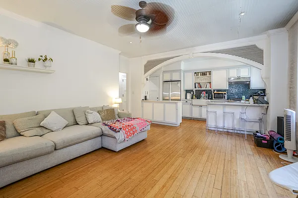 Rented by Bond New York | media 29