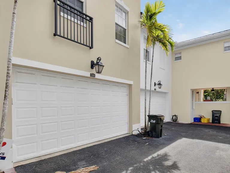 1054 E Heritage Club Cir — Photo 11