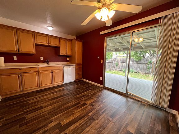 2nd image of 3525 Gardenia St