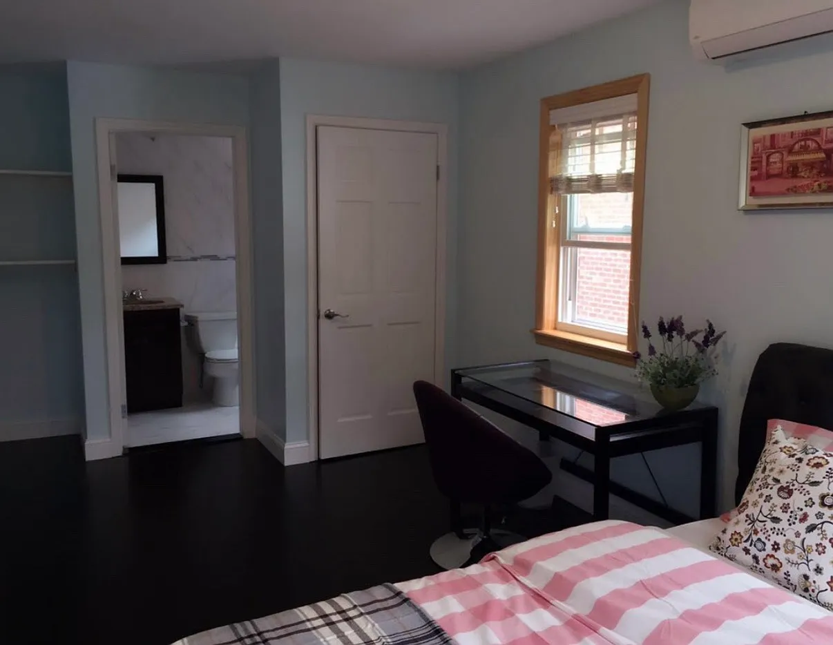 3 bed, 1000 sqft, $3,000 — Photo 1