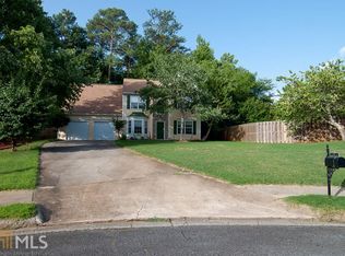 1140 Hidden Pond Ln, Roswell, GA 30075
