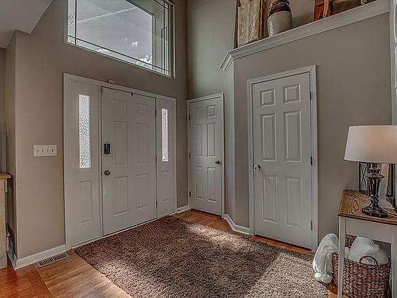 2nd image of 909 Crossings Dr