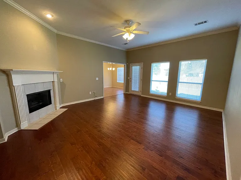 217 Kirkwood Dr — Photo 4