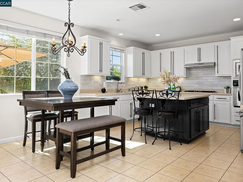 1st image of 104 Silva Ct