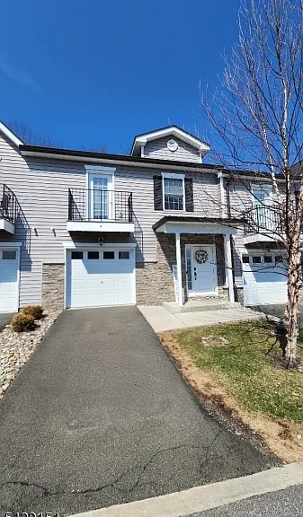 4 Joseph Dr — Photo 1