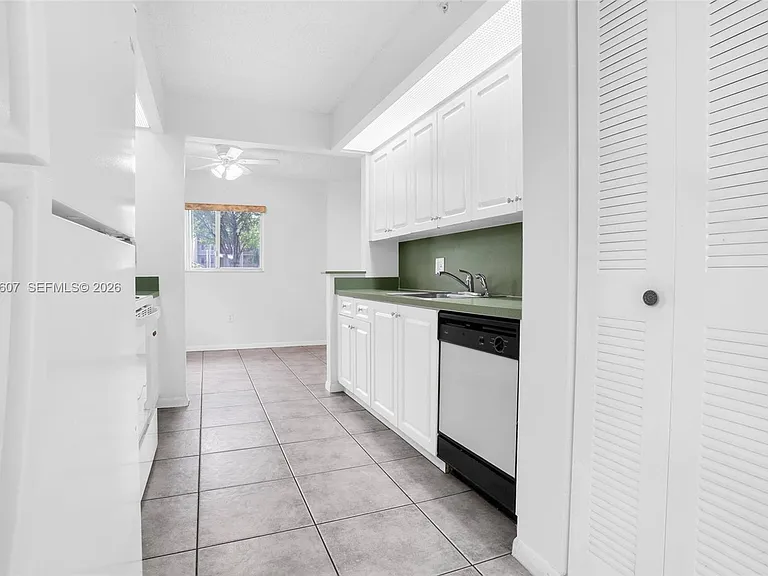 900 SW 142nd Ave #115L — Photo 3