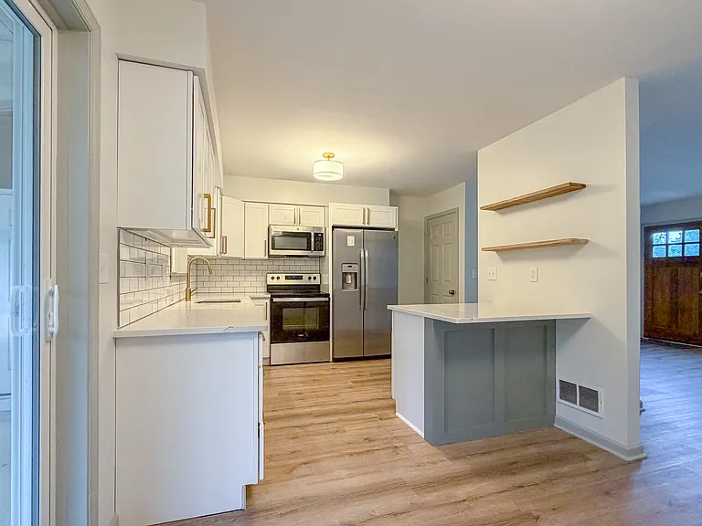 425 Deerfield Dr — Photo 7