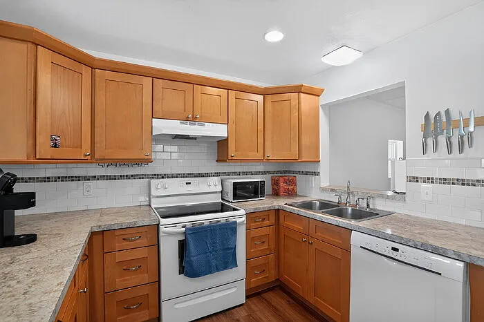 2617 Nassau St — Photo 18