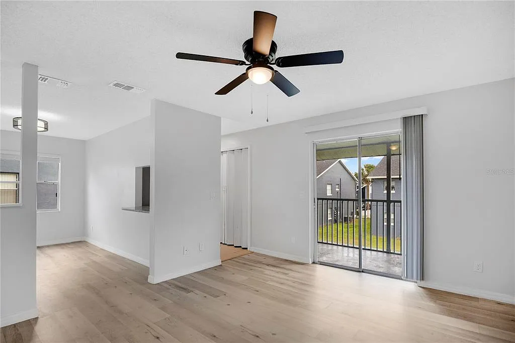 2 bed, 2.0 bath, 1006 sqft, $1,600 — Photo 4