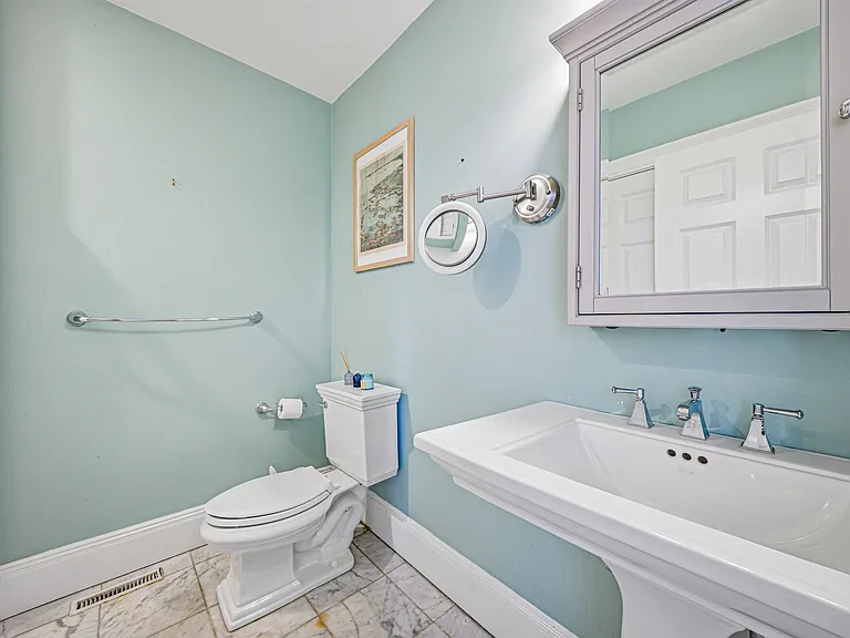 846 E 5th St #1 — Photo 9