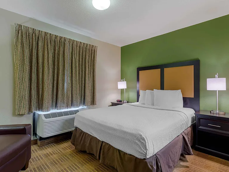 Studio Suite - 1 Queen Bed