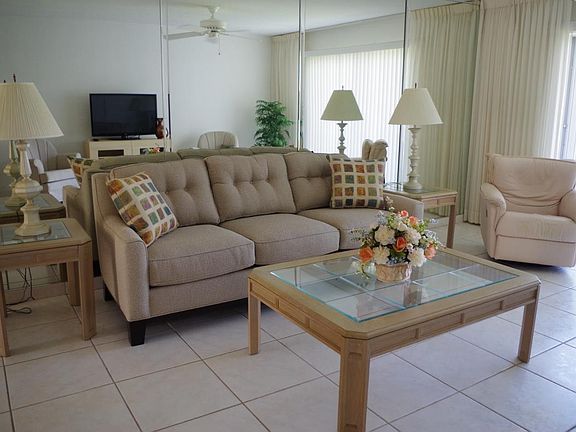 Living Room (N)