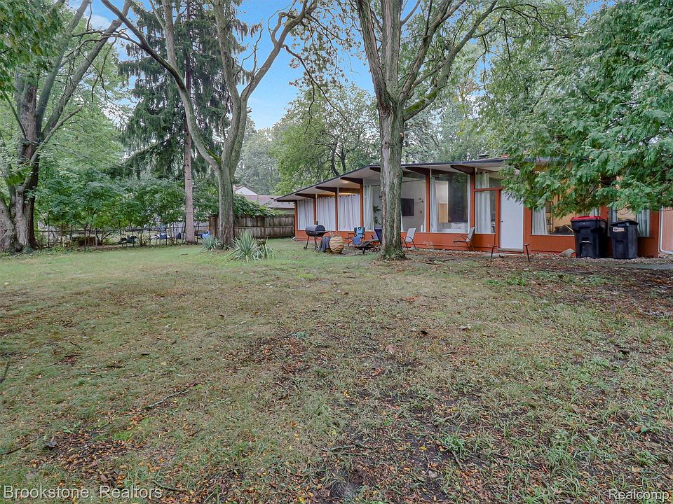 19741 Mahon St, photo 30