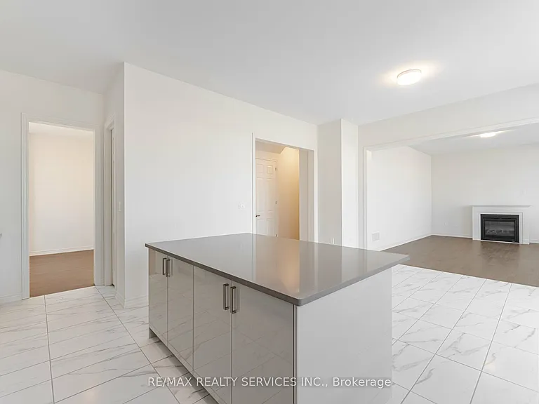 7 Sandhill Cres N — Photo 12