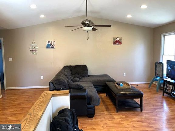 5th image of 305 Tulip Cir