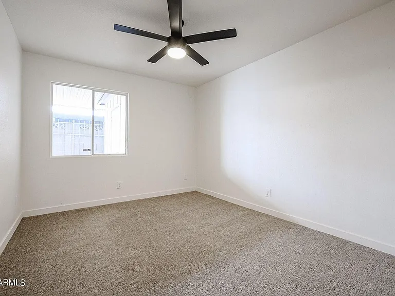 1803 W Maryland Ave — Photo 16