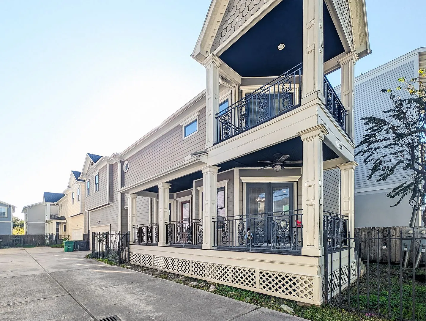 Coming Soon! 1126 W 17th St Unit B - **Ask About Our No Cash Deposit Option — Photo 1