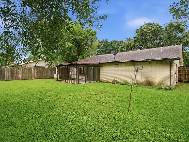 2126 Quail Valley East Dr — Photo 32