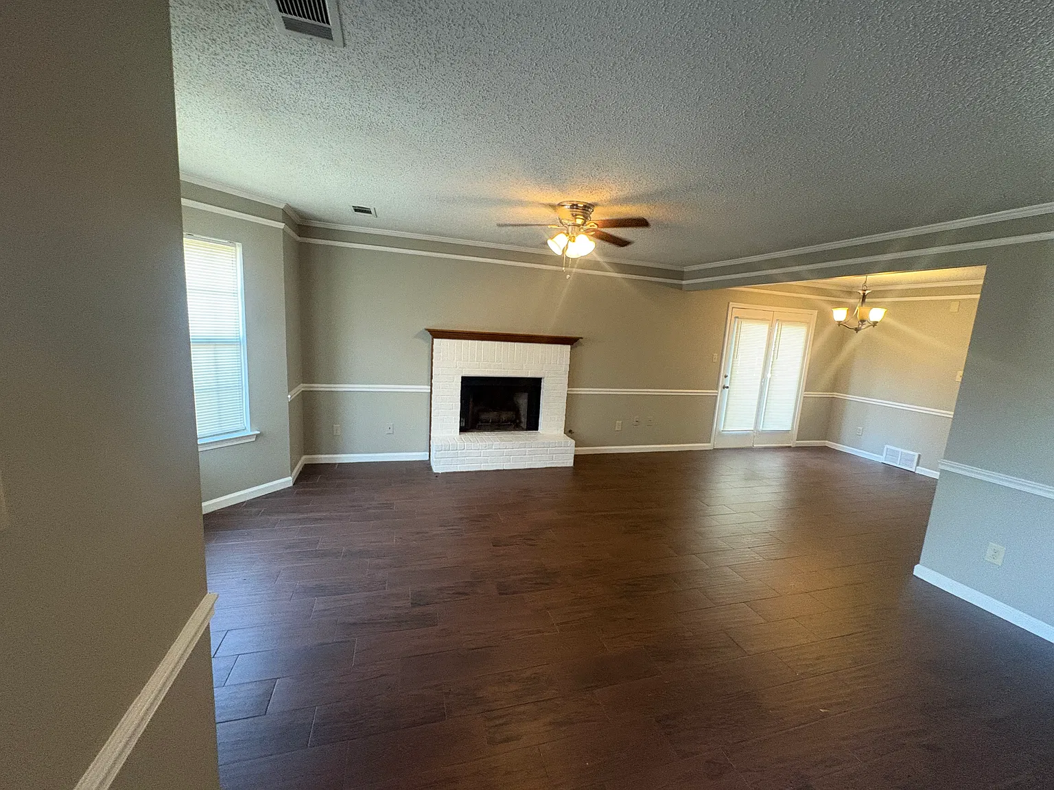 Charming 2-Bedroom, 2-Bathroom Town Home! — Photo 4