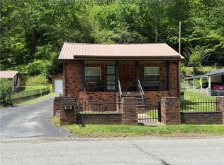 1886 Whitman Creek Rd, Whitman, WV 25652