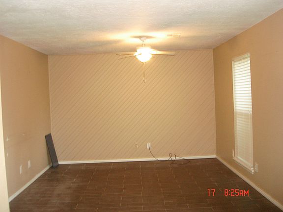 2nd image of 1210 N Aspen St