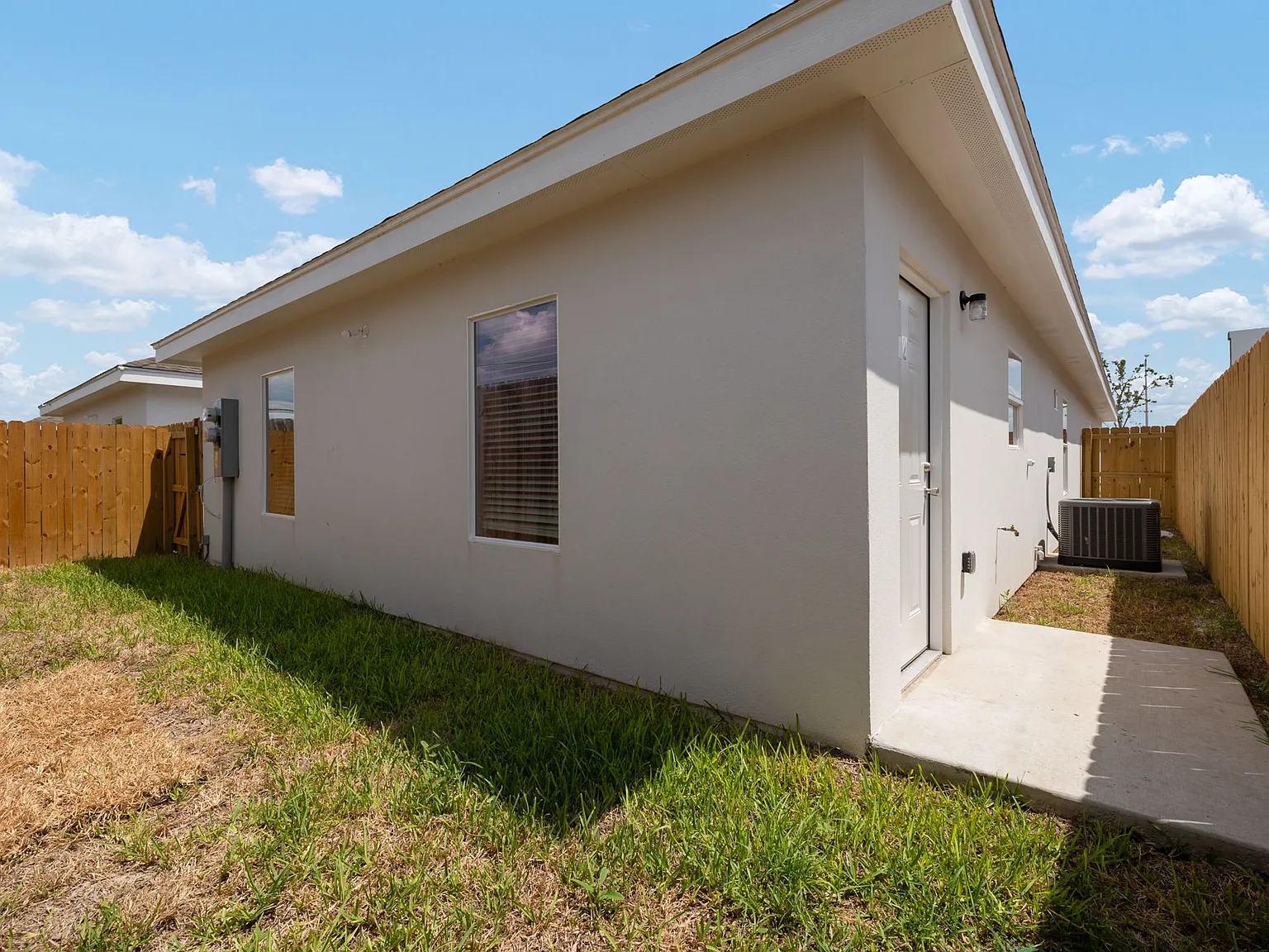 2 bed, 990 sqft, $990 — Photo 3