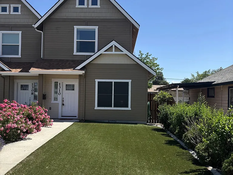 1310 S Michigan Ave — Photo 1