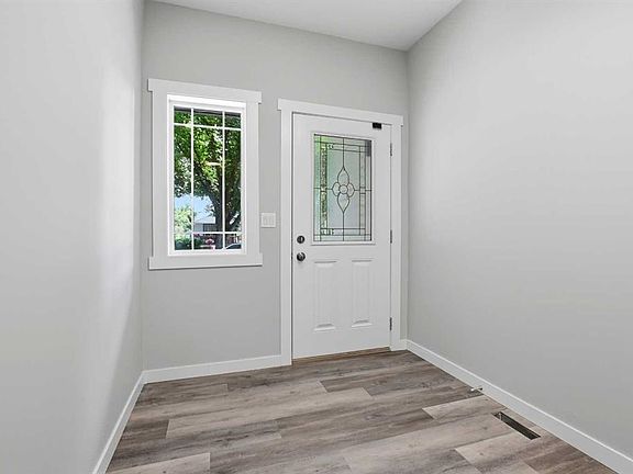5th image of 5242 W 51st St
