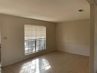3 bed, 1.5 bath, 1092 sqft, $1,300 — Photo 4