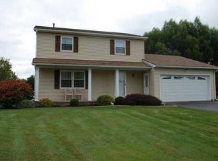 52 Foxshire Ln, Gates, NY 14606