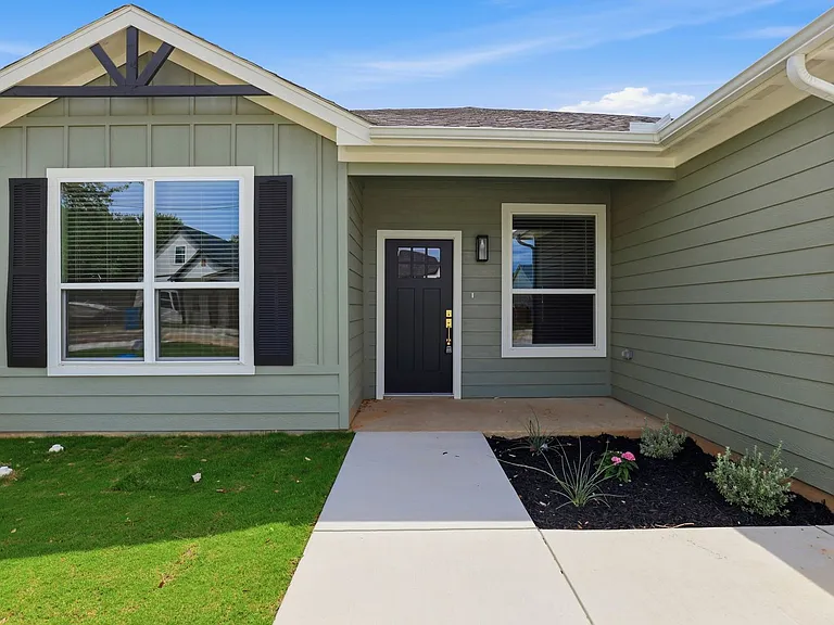 5718 Barkridge Dr — Photo 4