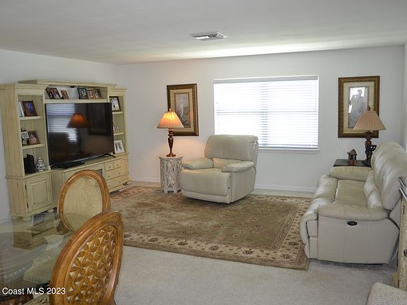 2nd image of 906 Hunter Park Pl