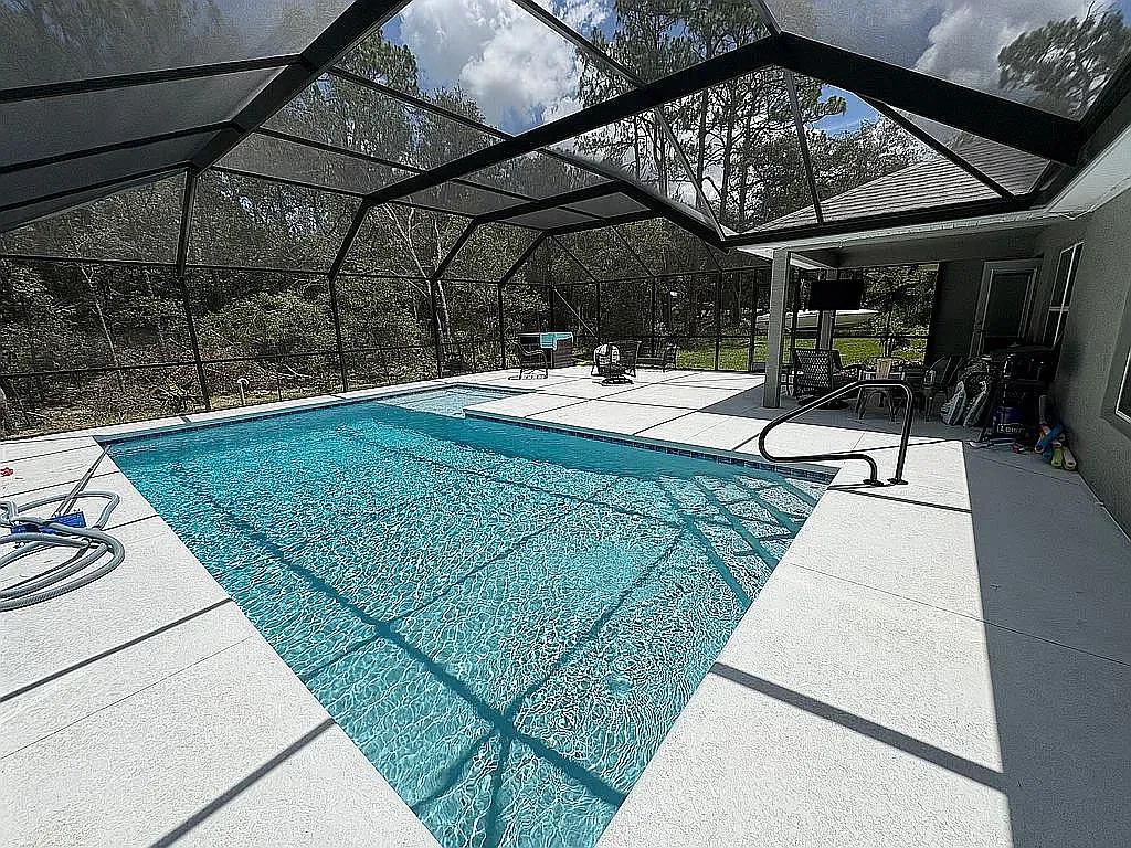 Building Photo - 2527 W Begonia Dr