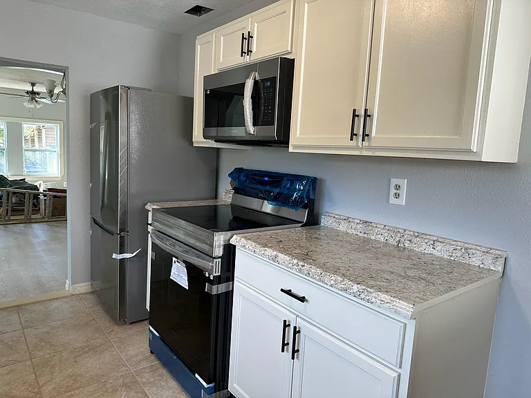 806 W Hampton Springs Ave — Photo 5