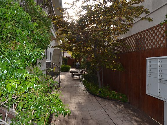 2nd image of 4157 Mississippi St Unit 4