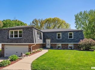 1219 8th Street Ct, Hampton, IL 61256