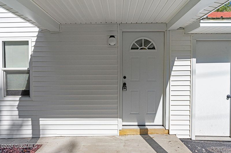 3rd image of 96 W 11th Avenue